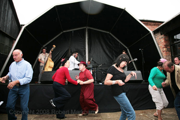 Gloucester Blues Festival photos 2008 Coots Bar & Restaurant Courtyard